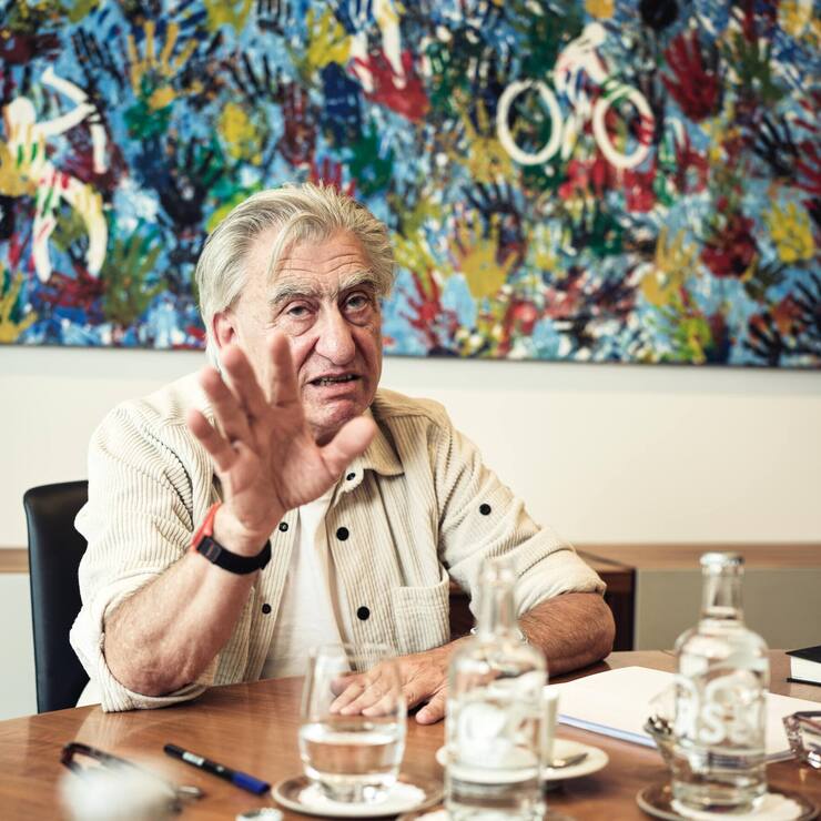 BIL 10/24 Titelstory Swatch Nick Hayek