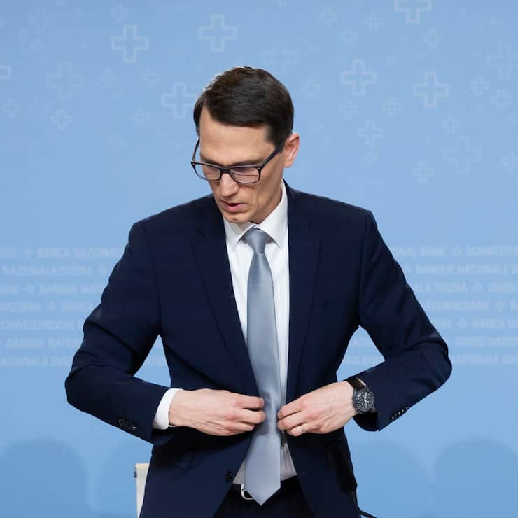 Martin Schlegel, Chairman of the Governing Board of the Swiss National Bank (SNB) leaves the podium after a press conference of the Swiss National Bank (SNB BNS) on the key interest rate, in Bern, Switzerland, Thursday, December 11, 2025. (KEYSTONE/Peter Klaunzer)