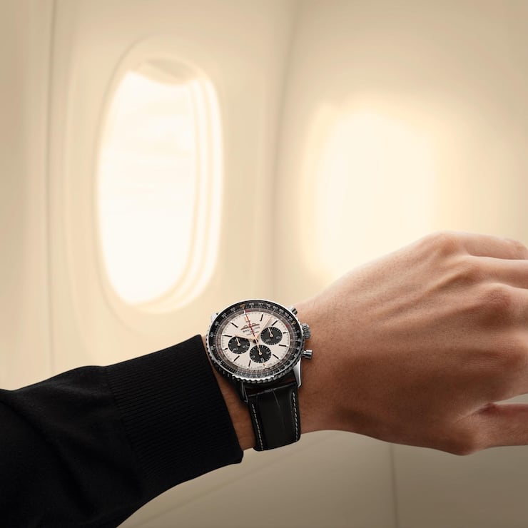 <p>Breitling und die Swiss pflegen seit 2016 eine Partnerschaft. Die Uhr dazu ist eine besondere Navitimer.</p>