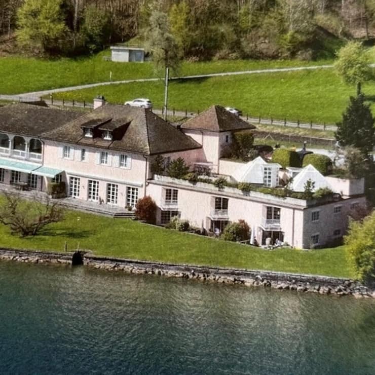 <p>Die Villa am Zürcher Obersee bietet einen direkten Uferzugang von 150 Metern.</p>