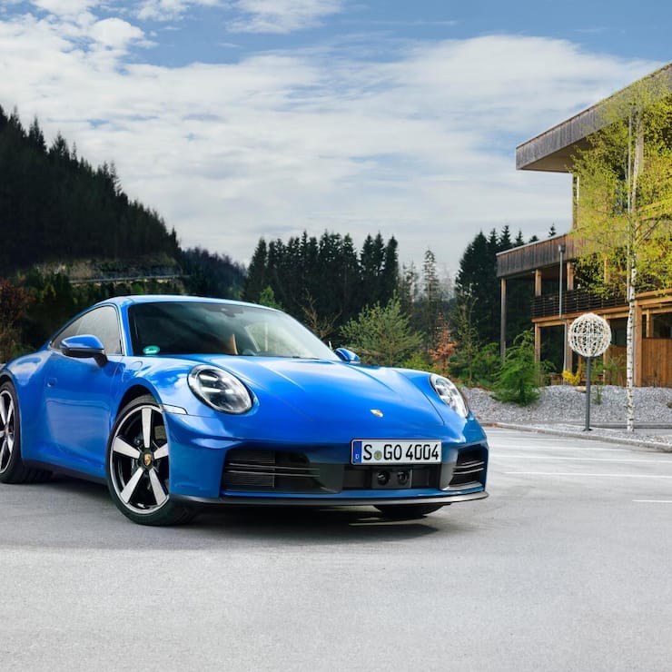 <p>Mit fast 400 PS unter der Haube und neuen digitalen Features bietet das Basismodell nun ein noch dynamischeres Fahrerlebnis.</p>