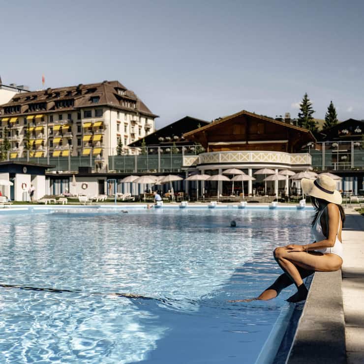 <p>Das Luxushotel Gstaad Palace Das bietet einen authentischen, persönlichen Service, der Stammgäste Jahr für Jahr zurückkehren lässt.</p>
