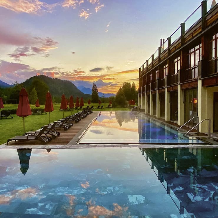 Schloss Elmau, wie im Vorjahr auf dem zweiten Platz, revolutionierte die Ferienhotellerie im Alpenraum.