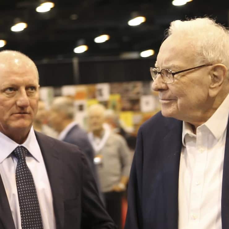 <p>Warren Buffett (r.) wurde an der Aktionärsversammlung im Mai darauf angesprochen, was seinen Nachfolger Greg Abel speziell ­mache – er wirke «so … normal».</p>
