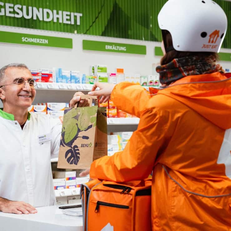 <p>In 45 Minuten liefern Kuriere Erkältungsmittel, Vitamine und anderes aus Benu-Apotheken.</p>