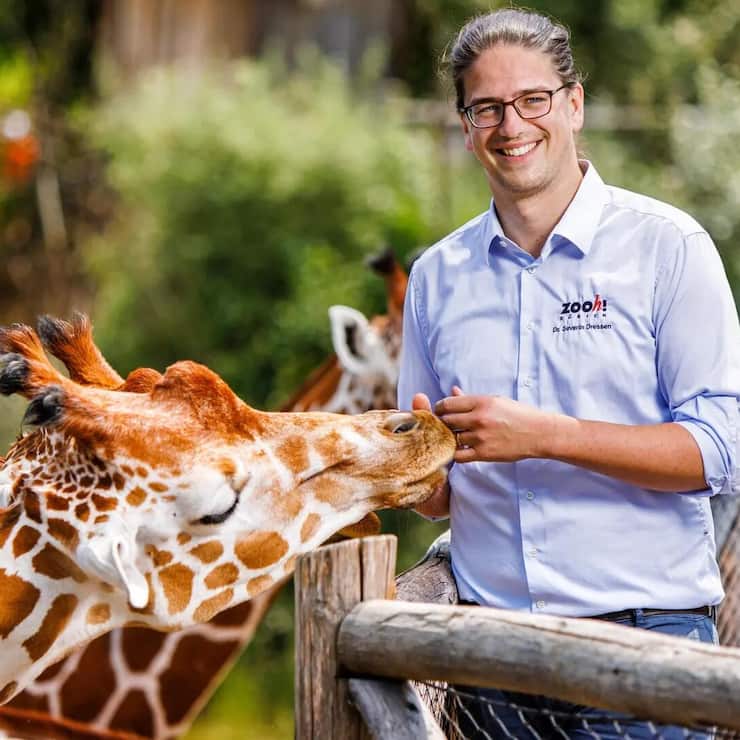 <p>Severin Dressen ist seit fünf Jahren Direktor des Zoos Zürich. Der 37-jährige Deutsche ist promovierter ­Biologe, verheiratet und Vater von vier Kindern.</p>