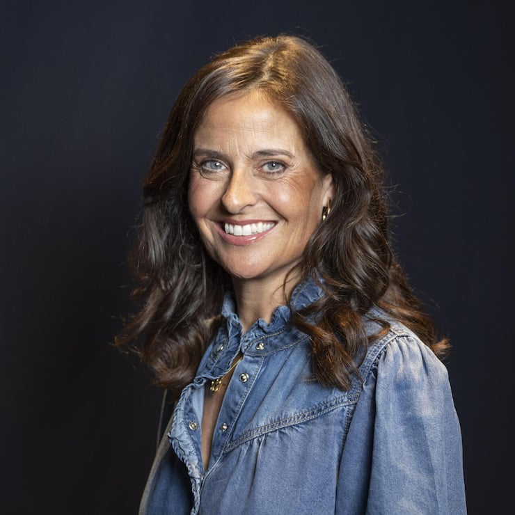 <p>Sandra Studer (56) ist (TV-)Moderatorin, Sängerin und Musical-Darstellerin. 1991 vertrat sie die Schweiz am Eurovision Song Contest (ESC) und moderierte diesen 2025 in Basel.</p>