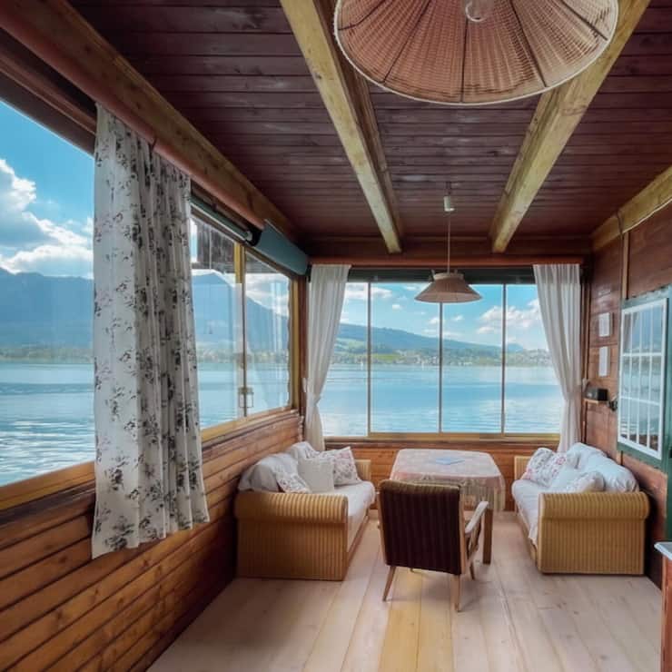 <p>Seegrundstück mit Holzterrasse und Wintergarten am Mondsee im Salzkammergut: eines der Objekte der österreichischen Sharing-Plattform Platz am See. </p>