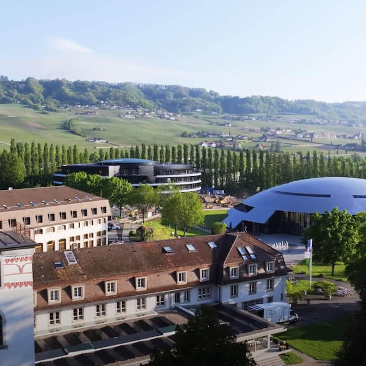 <p>In Rolle VD befindet sich die teuerste Schule der Welt.</p>