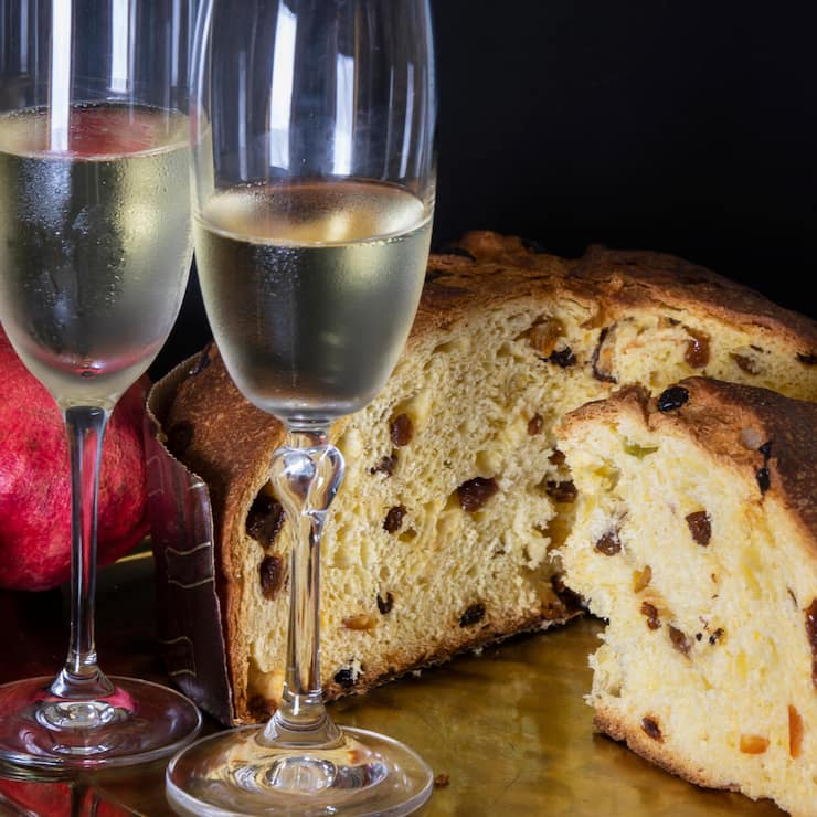 <p>Allein in Italien werden vor Weihnachten schätzungsweise rund 110 Millionen Panettone verkauft. Zum Klassiker aus Sauerteig passen italienische Schaumweine.</p>