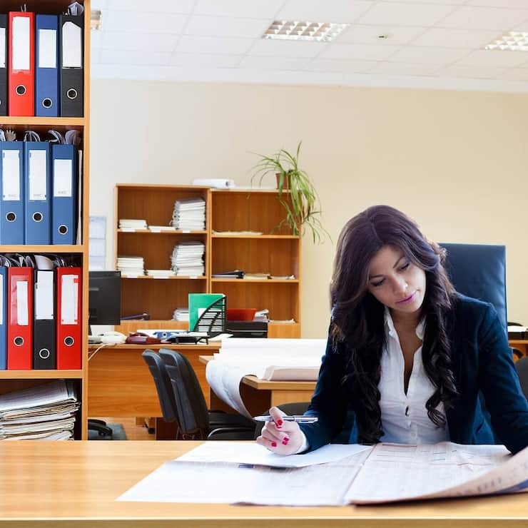 Geschäftsfrau bei der Arbeit