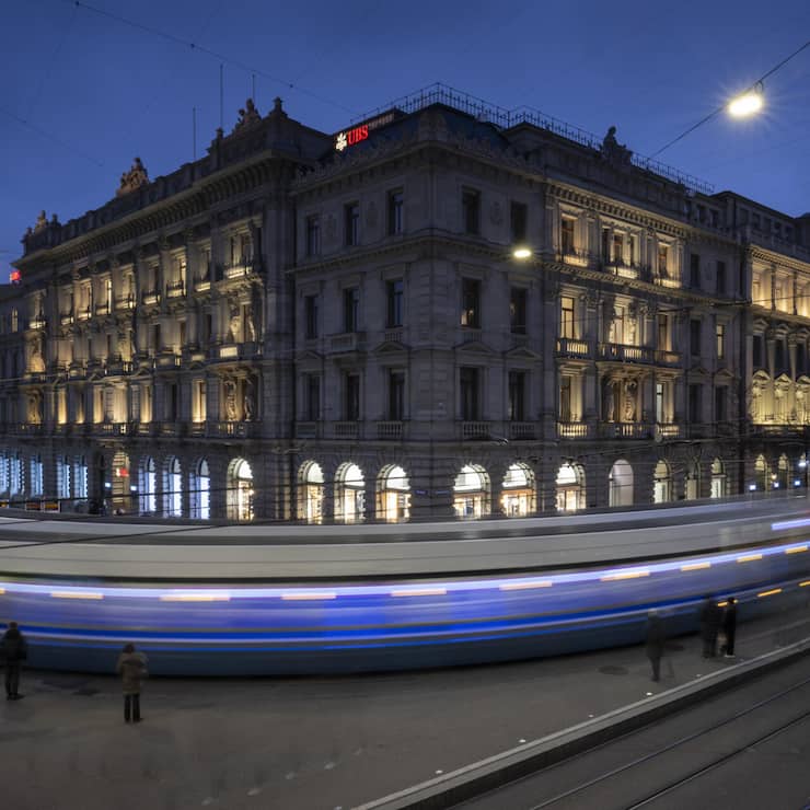 <p>Paradeplatz in Zürich: Die Mehrzahl der Befragten hält Anlagen bei Schweizer Geldinstituten nicht mehr für sicher.</p>