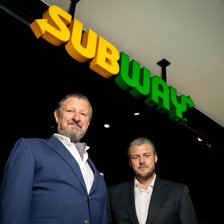 <p>Markus Laenz­linger (l.) und ­Sebastian Becker ­kennen sich von Migrolino. Dort expandierten sie rasant und ­stärkten das Convenience-Angebot.</p>