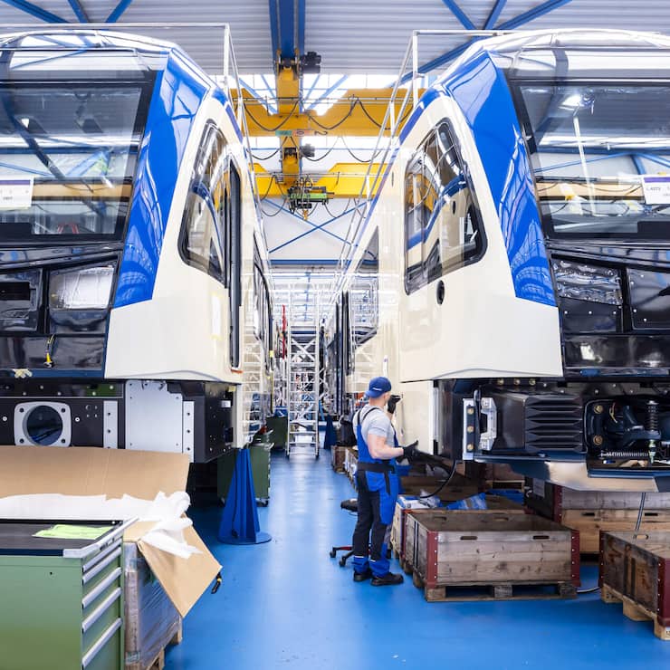 <p>Gemäss SRF gelangen in den Schweizer Werken des Zugbauers Stadler Rail zu viele VOC-Emissionen in die Umwelt.</p>