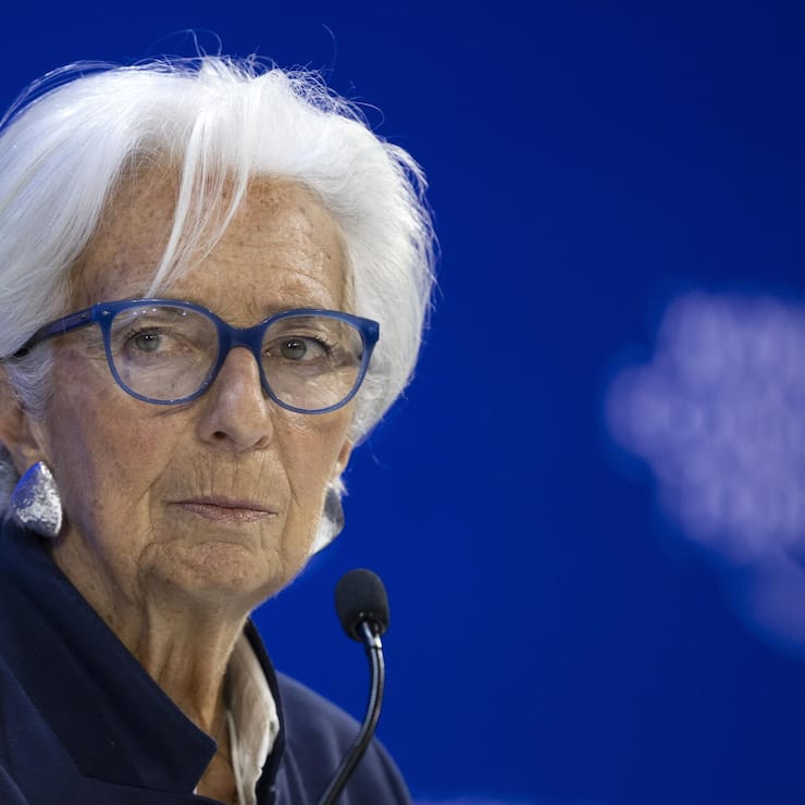 <p>EZB-Chefin Christine Lagarde könnte die neue WEF-Präsidentin werden – und wird von Larry Fink hingehalten.</p>
