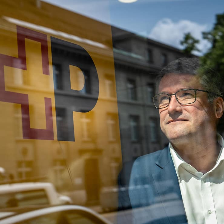 <p>Verwaltungsratspräsident Christian Levrat gibt politisch Gegensteuer. Der ehemalige SP-Präsident verteidigt die Expansionsstrategie des Staatskonzerns.</p>