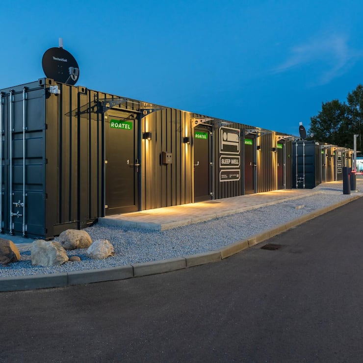 <p>Container-Hotel von Roatel: Erdacht für Lastwägeler, jetzt aber auch bei Gästen ohne Brummi beliebt.</p>