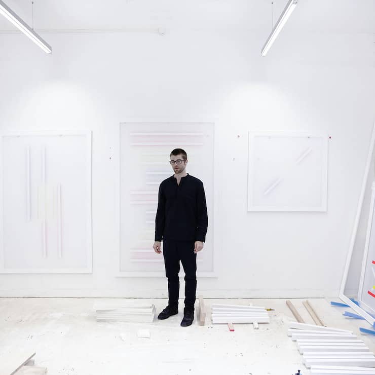 <p>Patric Sandri erschafft einzigartige Kunstwerke, die Licht und Farbe neu interpretieren.</p>