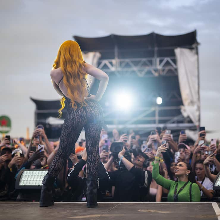 <p>Album publizieren und auf Tour gehen war gestern. Musikerin sein heisst heute auch, Social Media bedienen und Relevanz im Streaming haben.</p>