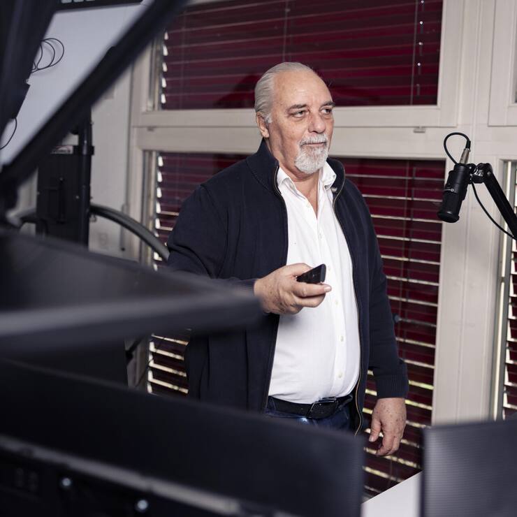 <p>Der wichtigste Initiant der Bargeld-Initiative, Richard Koller, steuert die Kampagne fast allein von seinem Büro und privaten TV-Studio in Bätterkinden SO aus.</p>