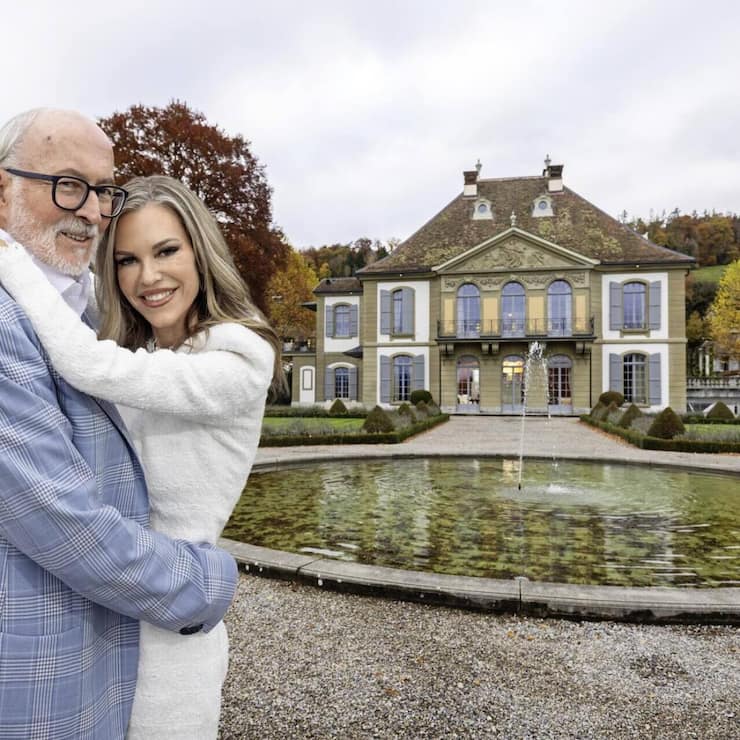 <p>Das Paar vor seinem Schloss in Gümligen: Seit neun Jahren sind Katja und Willy Michel verheiratet.</p>