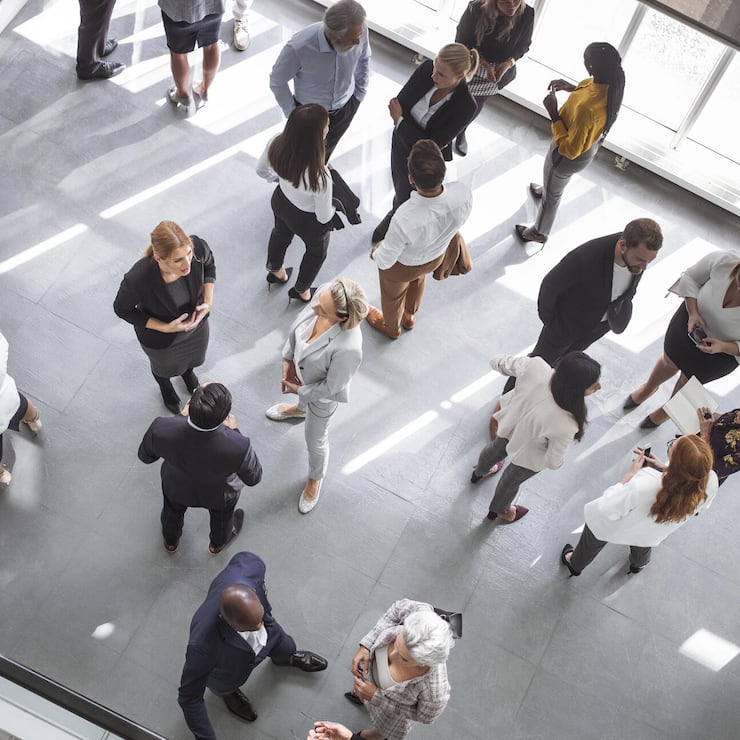 <p>Smalltalk: Wer ein paar einfache Regeln beachtet, kommt auch als introvertierte Person leicht ins Gespräch.</p>