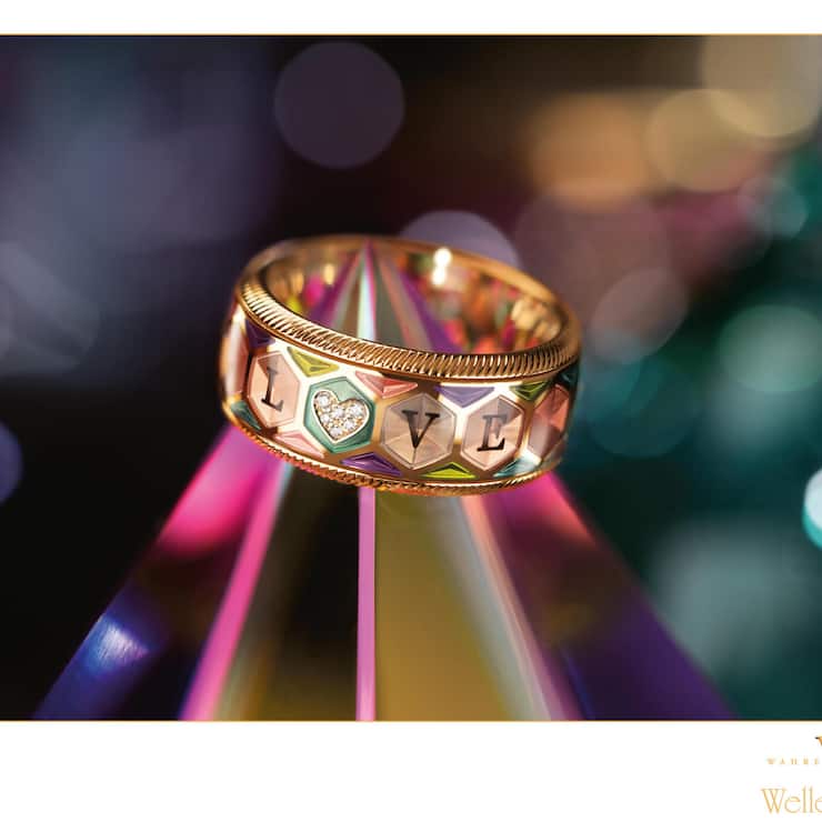 <p>Wellendorffs Jahresring 2026 «Aus Liebe» erinnert an ein dekonstruiertes Kaleidoskop. </p>