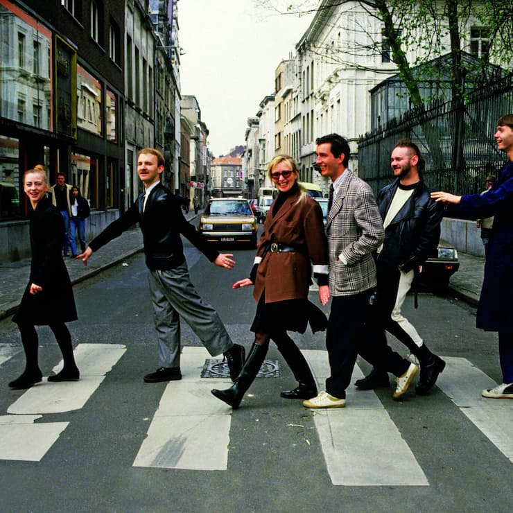 04_TheAntwerpSix_MoMu_RS127359_DeZes_WWD_1987_©PhilippeCostes_hpr.jpg