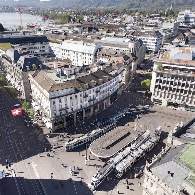 <p>Der Zürcher Paradeplatz ist Sinnbild für den stabilen Schweizer Finanzsektor.</p>