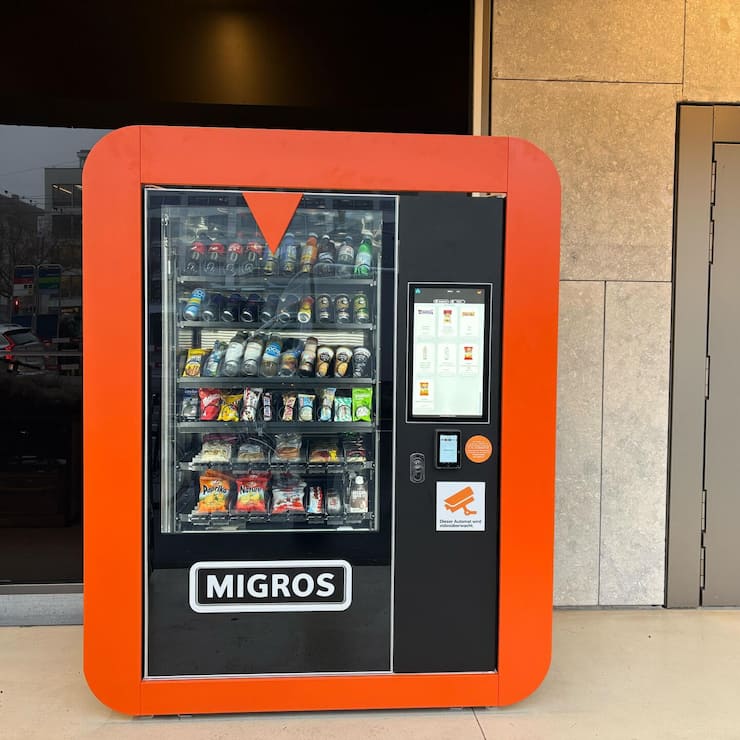 <p>Der neue Migros-Verkaufsautomat am Zürcher Kreuzplatz.</p>