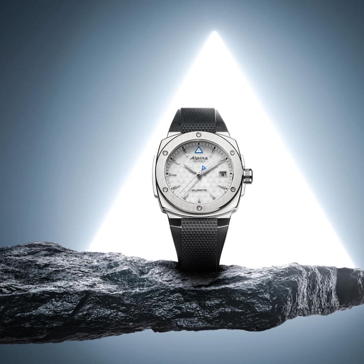 <p>Die neue Alpiner Extreme Solarmetre nutzt Sonnenenergie und läuft ewig, solange Licht vorhanden ist.</p>