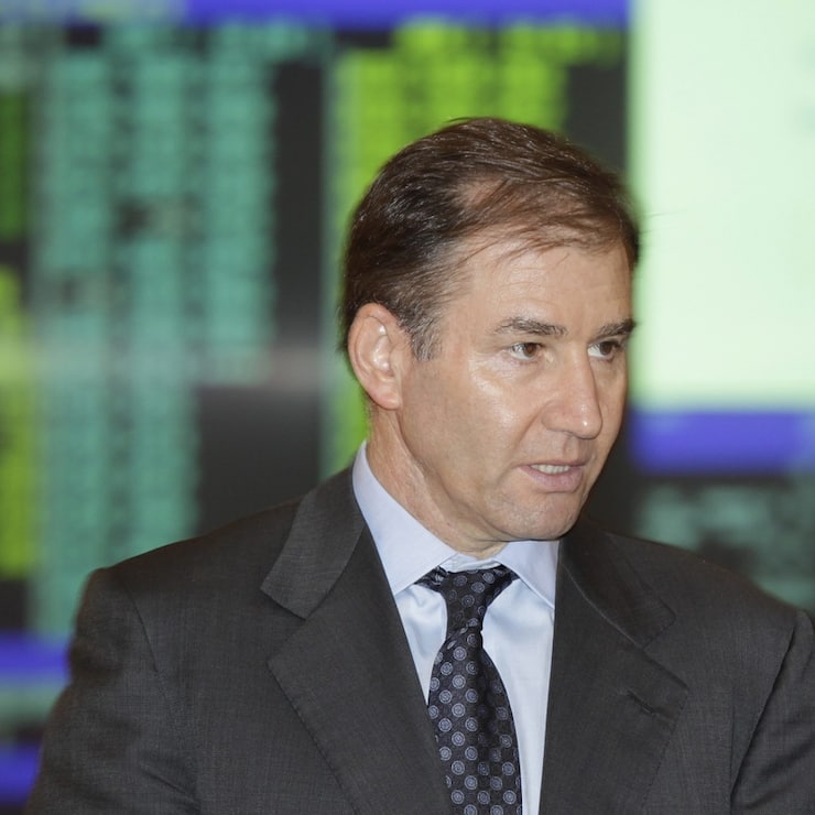 epa02750290 Glencore International AG Chief Executive Officer Ivan Glasenberg attends the company's listing ceremony at the Hong Kong Stock Exchange in Hong Kong, China, 25 May 2011. Swiss-based company Glencore International AG, one of the world's largest suppliers of commodities and raw materials, has made a limp trading debut, falling three percent at the opening of trade. EPA/YM YIK