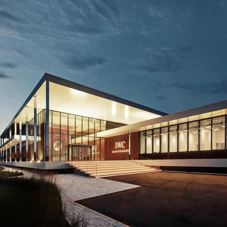 <p>Klassische Formensprache modern interpretiert: 2018 wurde die Manufaktur eröffnet. Investment: 42 Millionen Franken.</p>