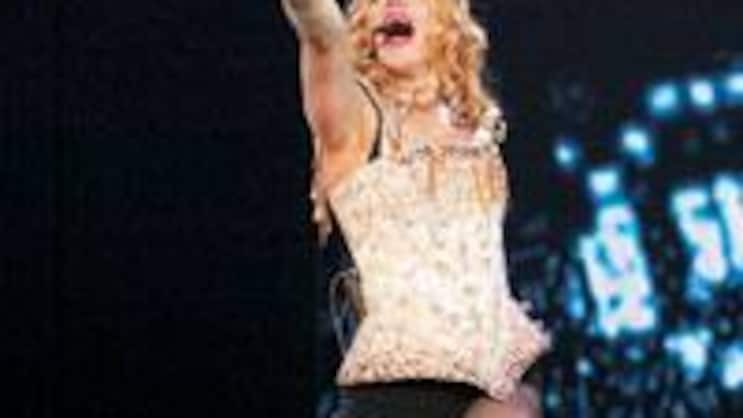 Swarovski-Fan Madonna: Der Weltstar trägt Swarovski-Glitzer an der «Re-Invention Tour» 2004. (Foto: gettyimages.de)