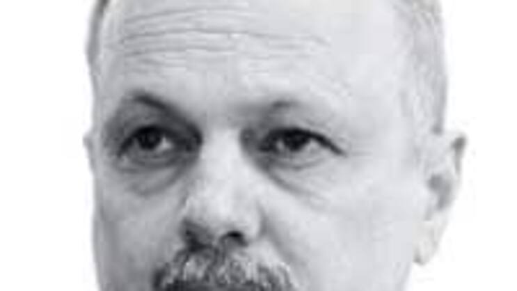 Konrad Hummler (51) ist seit 1991 geschäftsführender Teilhaber der Privatbank Wegelin & Co., St. Gallen. Er studierte Jura in Zürich und Ökonomie in Rochester, N.Y., und war während vieler Jahre persönlicher Referent von Robert Holzach, dem ehemaligen VR-Präsidenten der SBG. Konrad Hummler ist verheiratet und Vater von vier Töchtern.