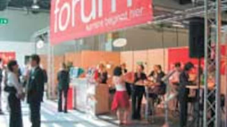 Chance für Kontakte: Absolventenkongress in der Messe Zürich.