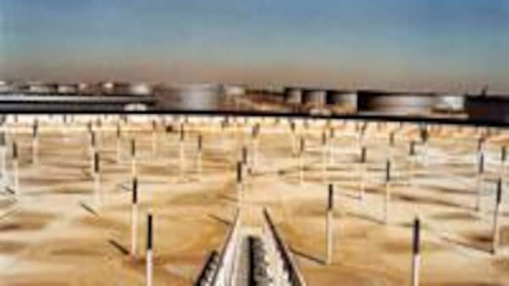 Gemäss Felix Zulauf wird der Ölpreis noch weiter steigen: Ölfeld in Kuwait. (Fotos: Laif)