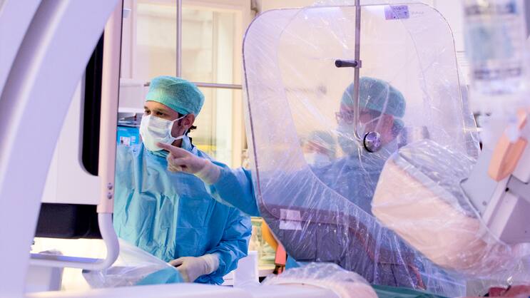 Herzkatheterlabor im USZ-Operationssaal: Das Unispital liegt in der Kardiologie auf dem ersten Platz.