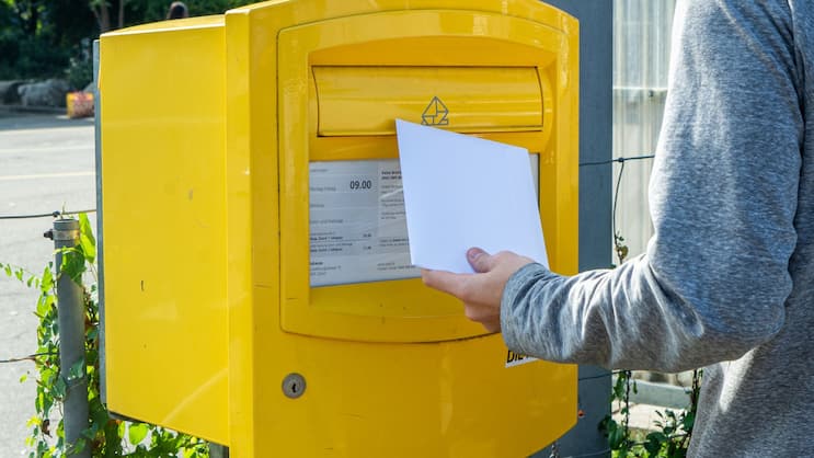 Ab 2027 werden Breife in der Schweiz teurer.