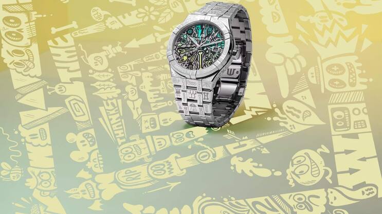 Das farbenfrohe Zifferblatt von Künstler Wott macht die Uhr zu einem auffälligen Accessoire.