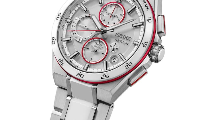 Die limitierte Astron im Charity-Kleid.