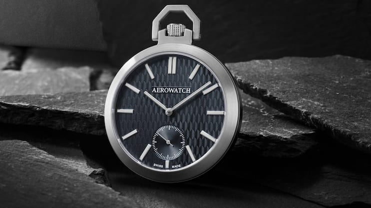 Die limitierte Taschenuhr verbindet moderne Ästhetik mit traditioneller Handwerkskunst.