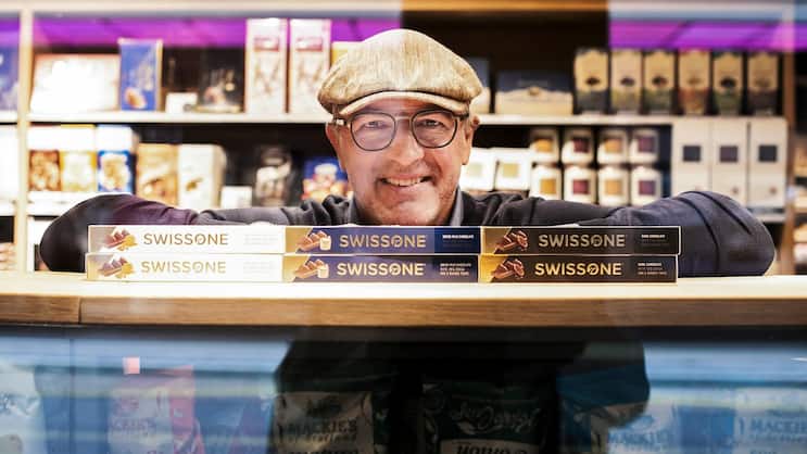 Swissone von Vernon Stuber wird in der Schweiz hergestellt. Toblerone produziert in der Schweiz und der Slowakei.