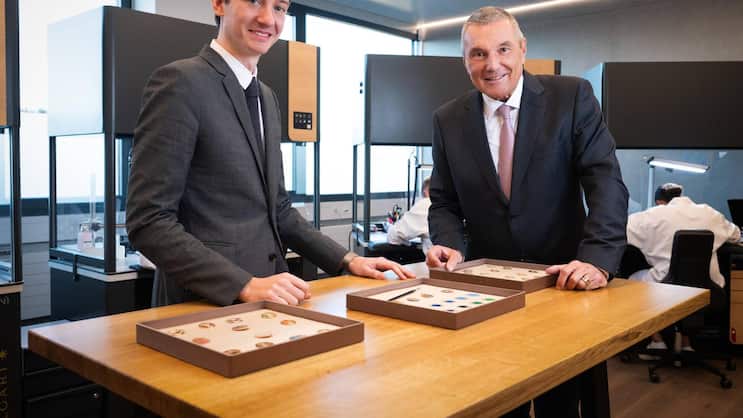 Ambitioniert: LVMH-Uhrenboss Frédéric Arnault (links) und Jean-Christophe Babin, CEO der LVMH-Marke Bulgari, bei der Eröffnung der neuen Bulgari-Manufaktur in Saignelégier.