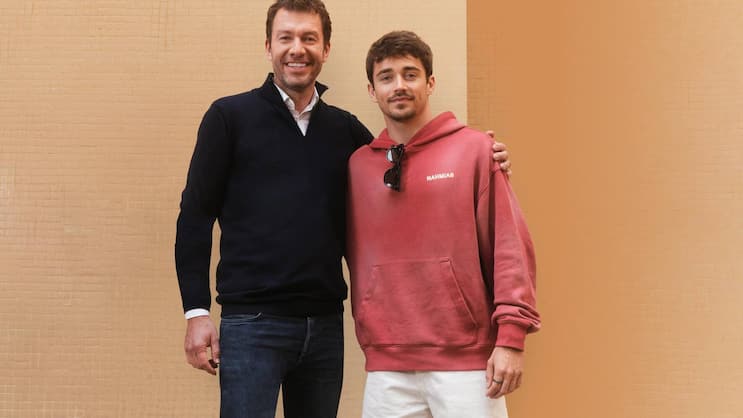 Tim Stracke von Chrono24 (links) konnte Formel-1-Star Charles Leclerc als Investor gewinnen.