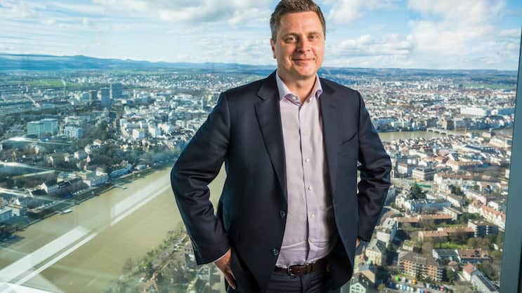 Thomas Schinecker, seit Frühling 2023 CEO von Roche, dreht auf und will das Unternehmen wieder auf Erfolgskurs bringen.