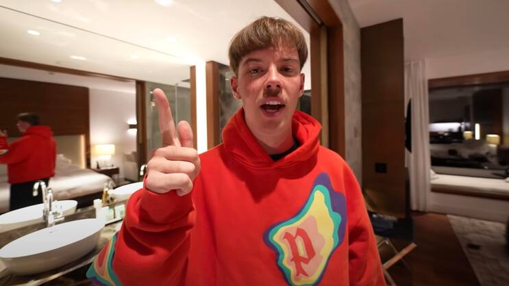 Adrian Vogt alias Aditotoro ist ein aufstrebender Influencer aus der Schweiz.