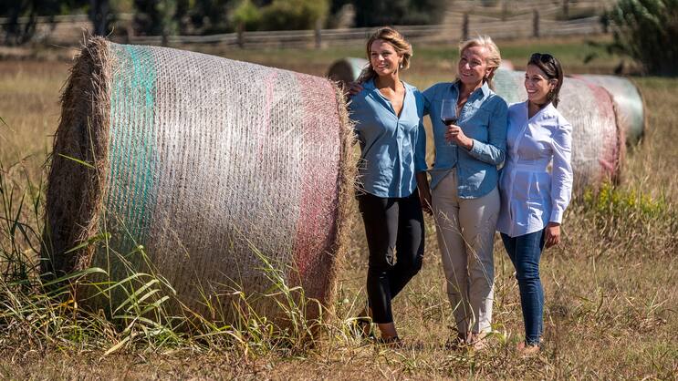 Marilisa Allegrini mit ihren Töchtern Carlotta und Caterina Sofia – gemeinsam entwickeln sie das Weingut weiter.