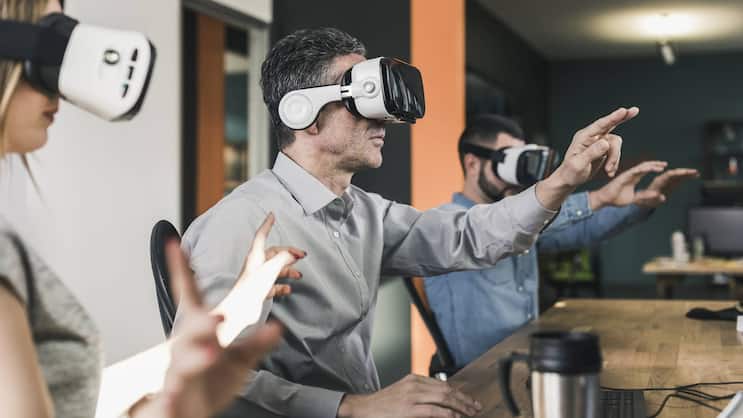 IT erschafft die Welt: Virtual Reality ist eins der grossen Themen der Zukunft, die heutigen IT- Studenten profitieren von diesem Trend.