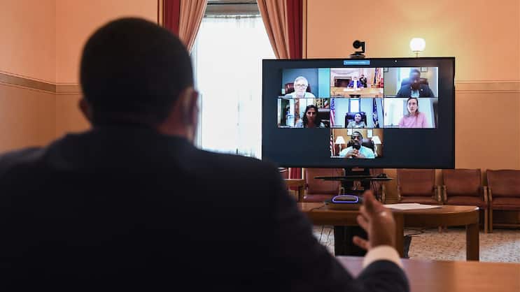 Skype, Zoom und Co.: Sind es die Videokonferenzen an sich, die Nähe verhindern?